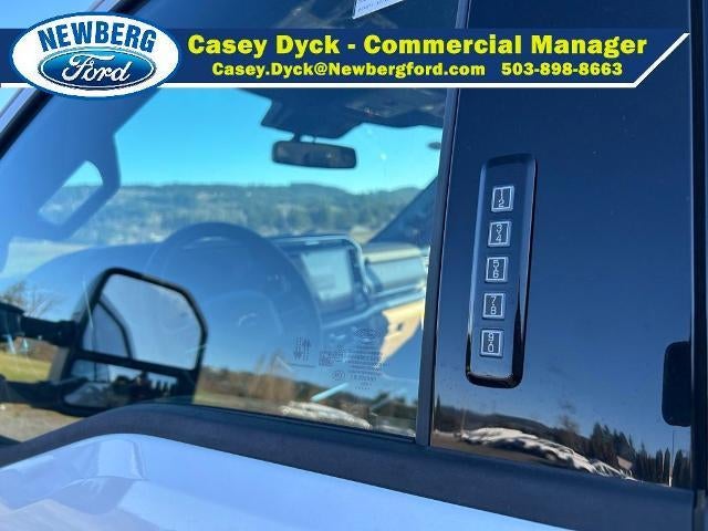 2026 Ford Super Duty F-550 DRW LARIAT 4WD Crew Cab 179" WB 60" CA