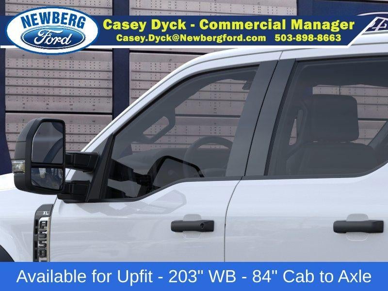 2026 Ford Super Duty F-550 DRW XL 4WD Crew Cab 179" WB 60" CA