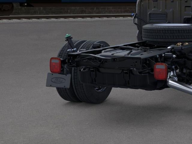 2026 Ford Super Duty F-550 DRW LARIAT 4WD Crew Cab 179" WB 60" CA