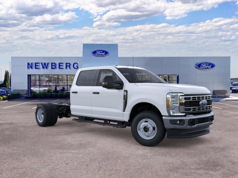 2026 Ford Super Duty F-350 DRW XL 4WD Crew Cab 179" WB 60" CA
