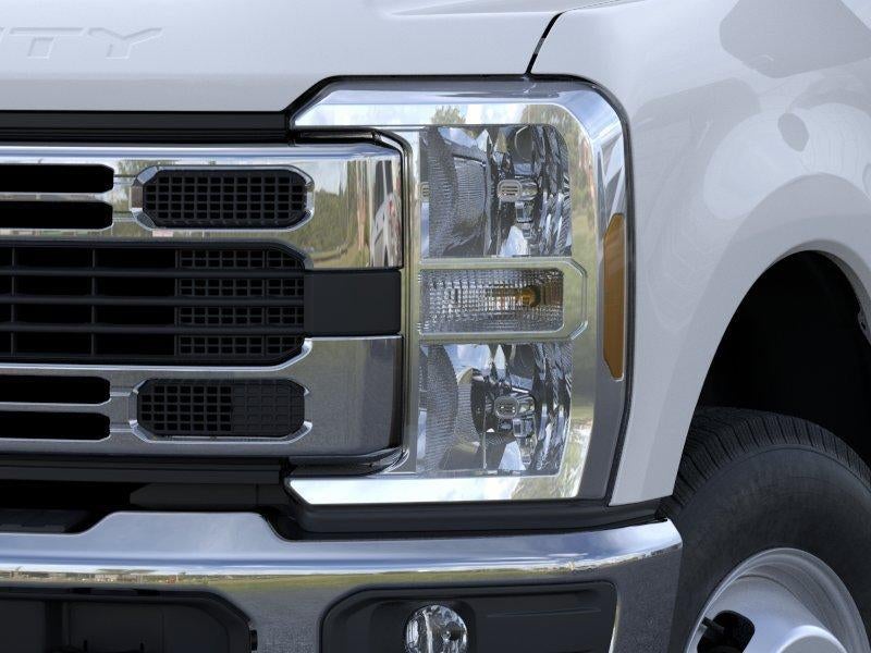 2026 Ford Super Duty F-350 DRW XL 4WD Crew Cab 179" WB 60" CA