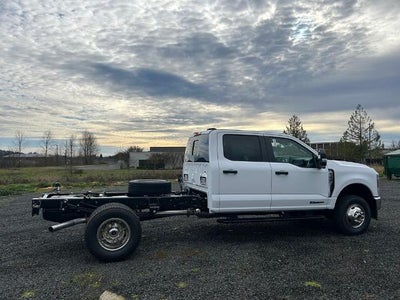 2026 Ford Super Duty F-350 DRW XL 4WD Crew Cab 179" WB 60" CA