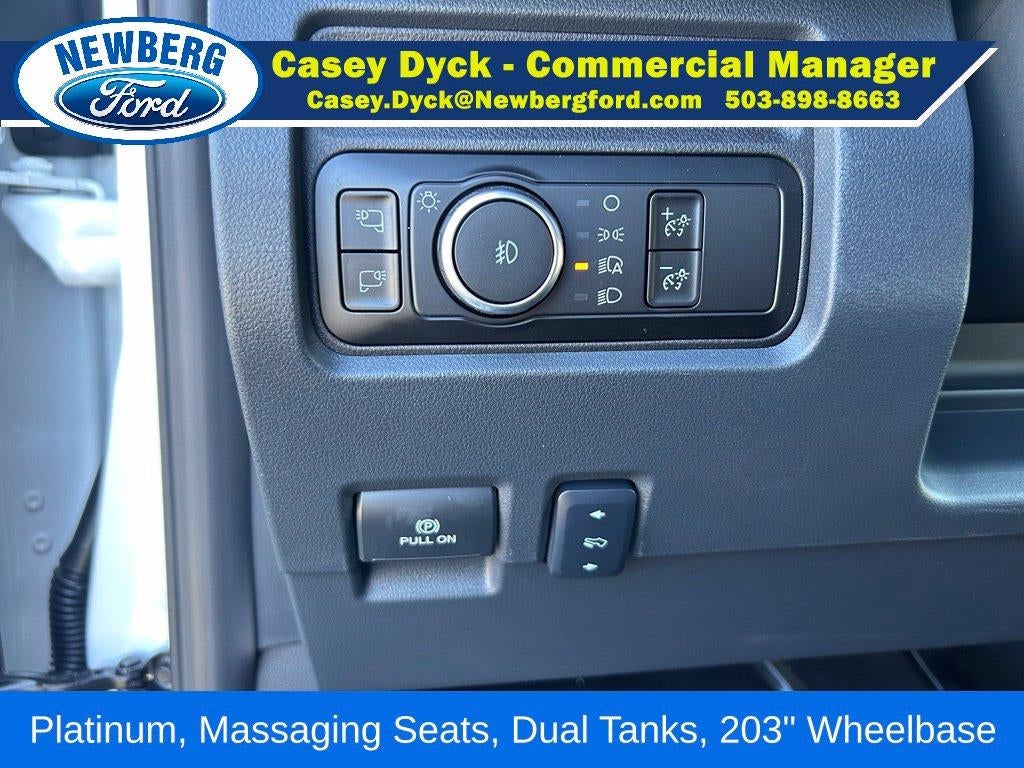2027 Ford Super Duty F-550 DRW Platinum 4WD Crew Cab 179" WB 60" CA