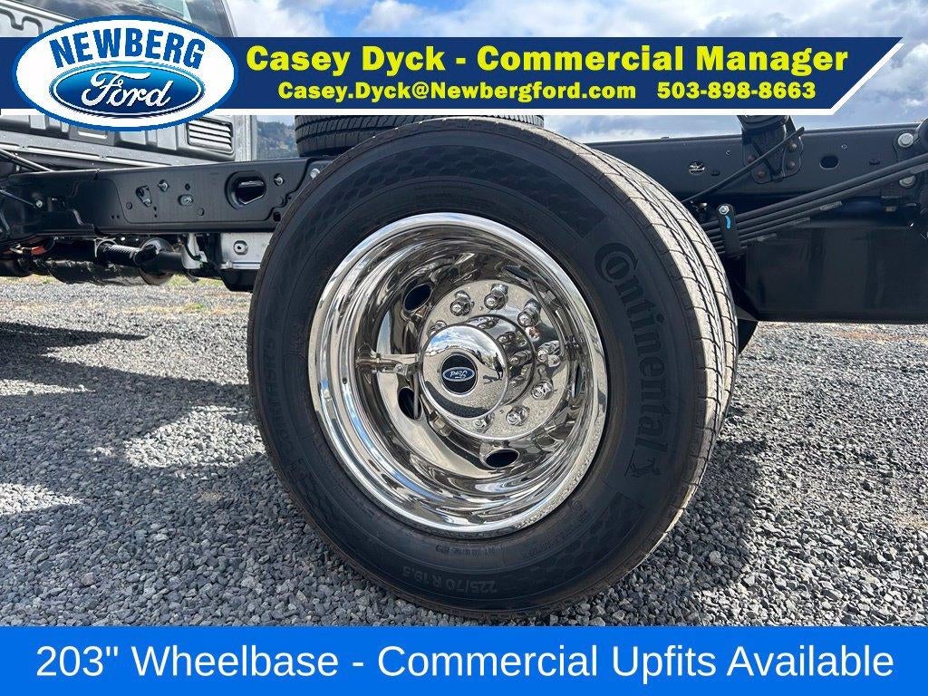 2027 Ford Super Duty F-550 DRW XL 4WD Crew Cab 179" WB 60" CA