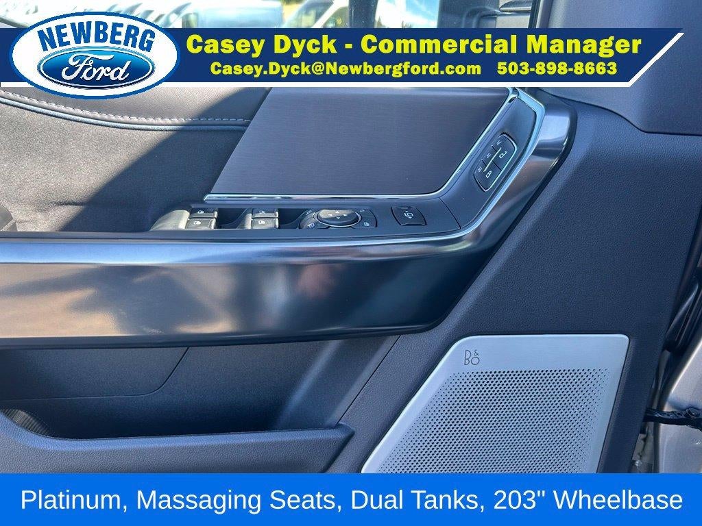 2027 Ford Super Duty F-550 DRW Platinum 4WD Crew Cab 179" WB 60" CA