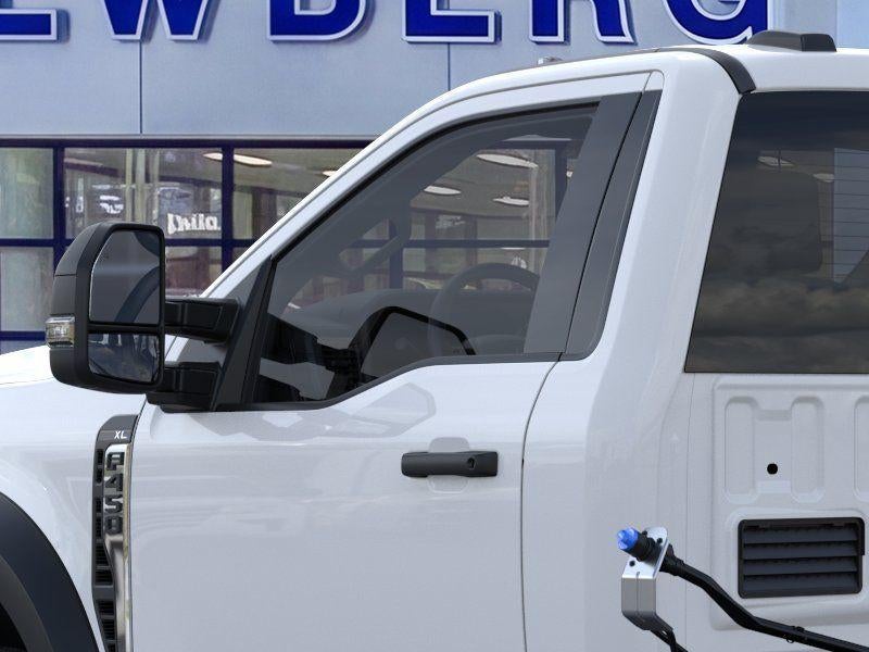 2025 Ford Super Duty F-450 DRW XL 4WD Reg Cab 145" WB 60" CA