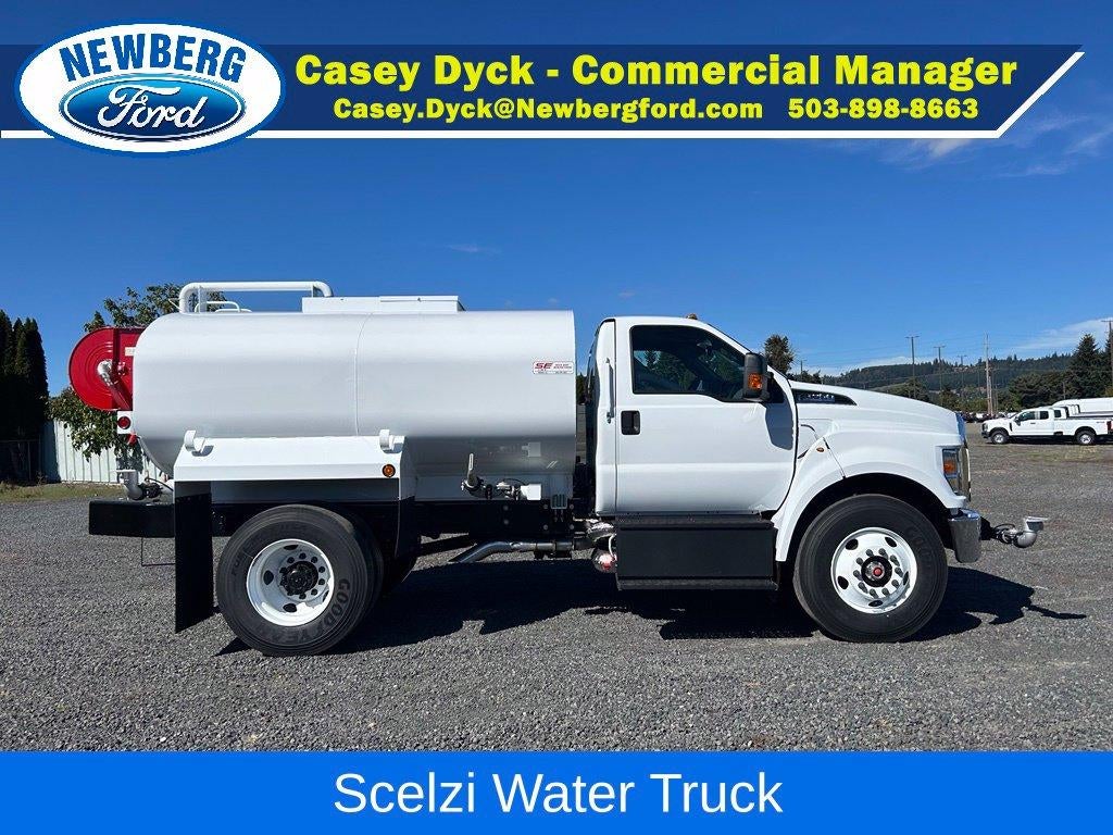 2027 Ford F-750SD Base