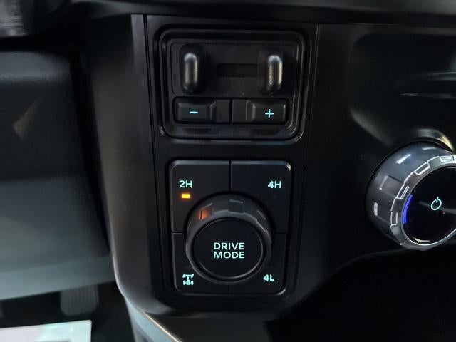 2023 Ford Super Duty F-250 SRW LARIAT 4WD Crew Cab 6.75' Box