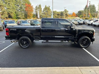 2023 Ford Super Duty F-250 SRW LARIAT 4WD Crew Cab 6.75' Box