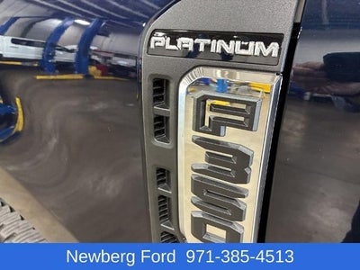 2023 Ford Super Duty F-350 SRW Platinum 4WD Crew Cab 6.75' Box