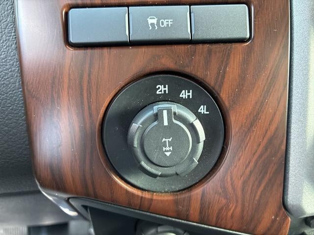 2013 Ford Super Duty F-350 SRW 4WD Crew Cab 6-3/4 Ft Box Lariat