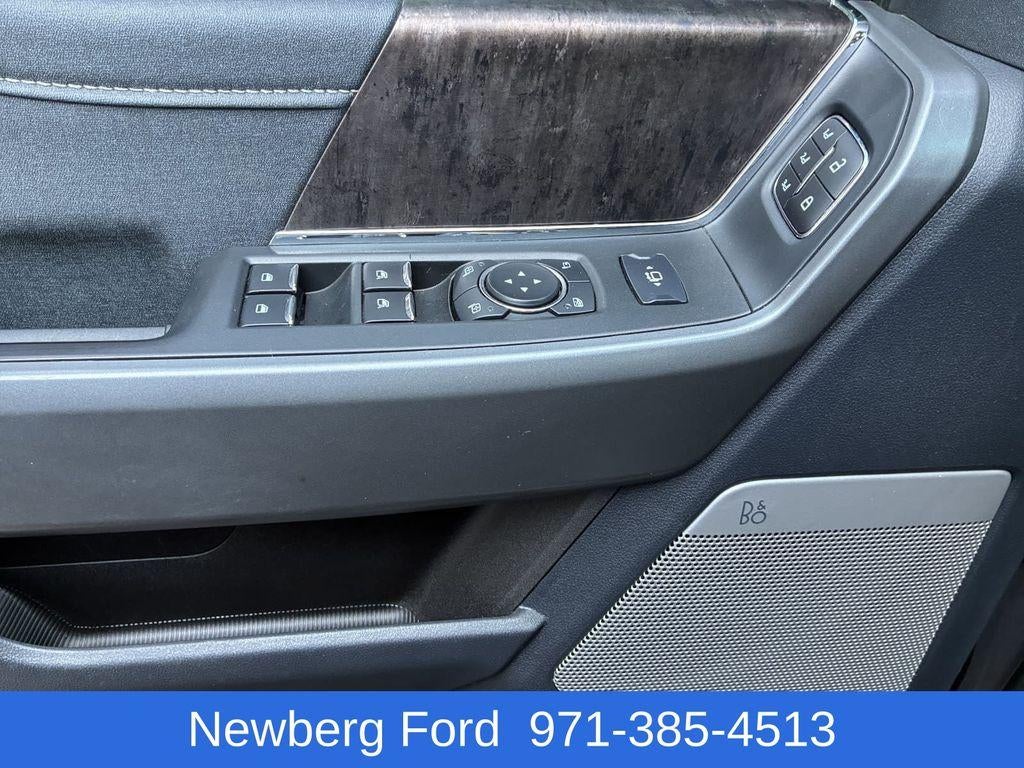 2025 Ford Super Duty F-350 DRW LARIAT 4WD Crew Cab 8' Box