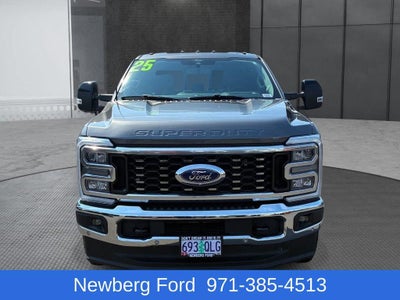 2025 Ford Super Duty F-350 DRW LARIAT 4WD Crew Cab 8' Box