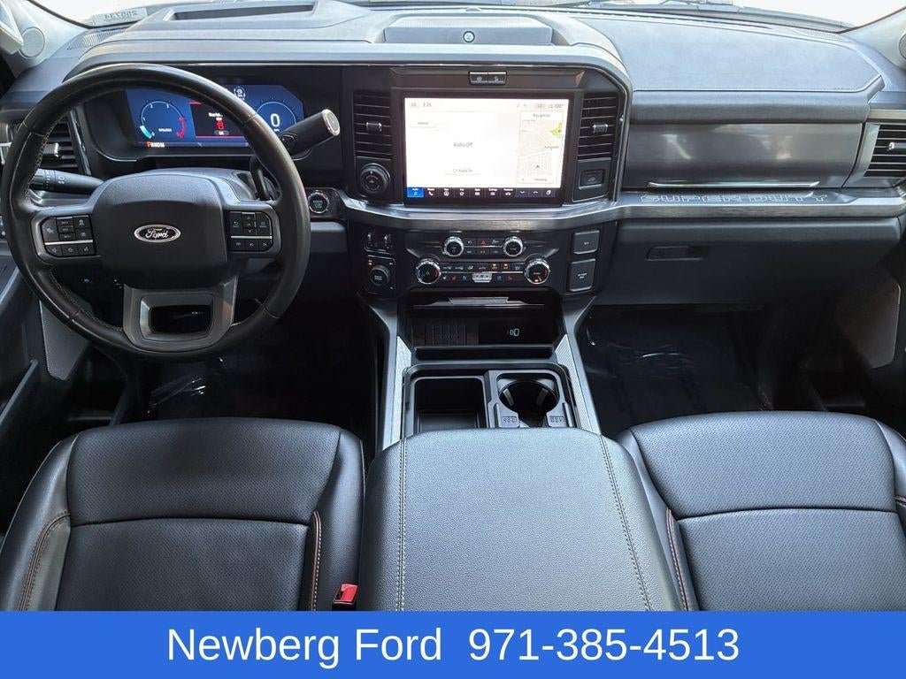 2025 Ford Super Duty F-350 DRW LARIAT 4WD Crew Cab 8' Box
