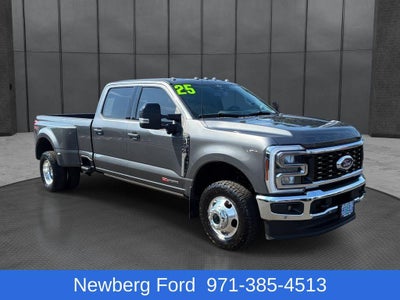 2025 Ford Super Duty F-350 DRW LARIAT 4WD Crew Cab 8' Box