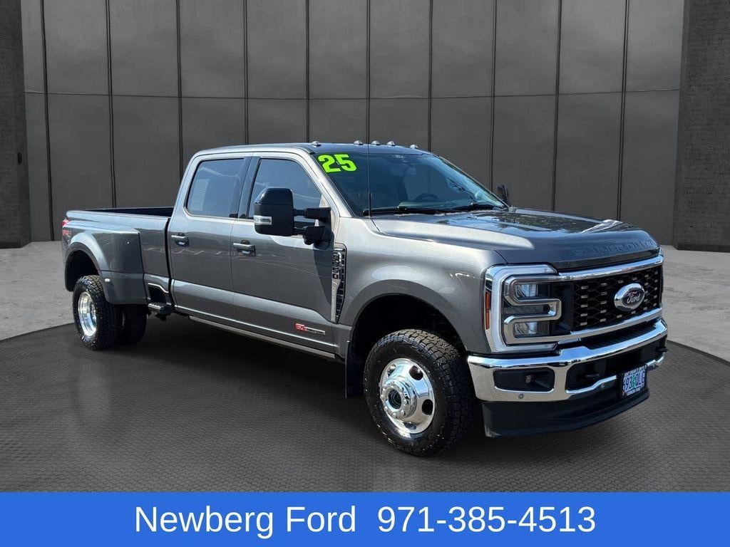 2025 Ford Super Duty F-350 DRW LARIAT 4WD Crew Cab 8' Box