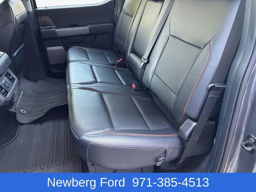 2025 Ford Super Duty F-350 DRW LARIAT 4WD Crew Cab 8' Box