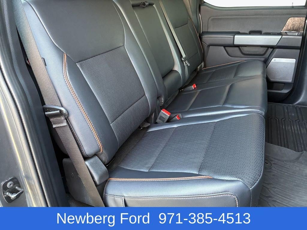 2025 Ford Super Duty F-350 DRW LARIAT 4WD Crew Cab 8' Box