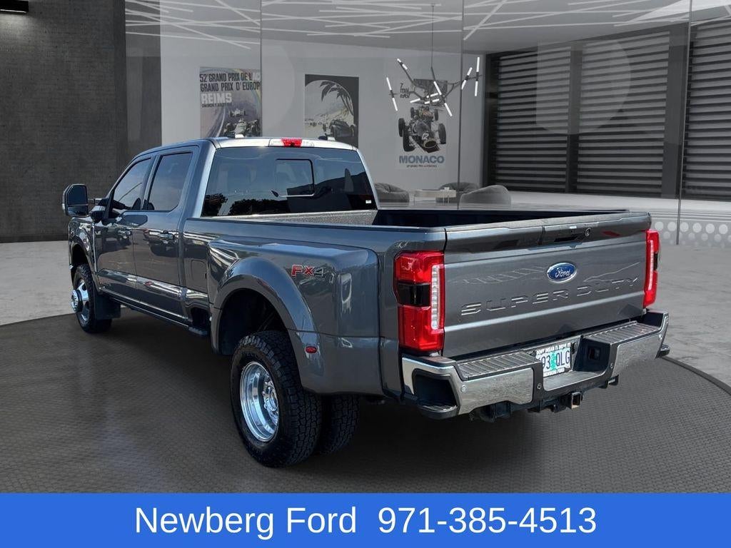 2025 Ford Super Duty F-350 DRW LARIAT 4WD Crew Cab 8' Box