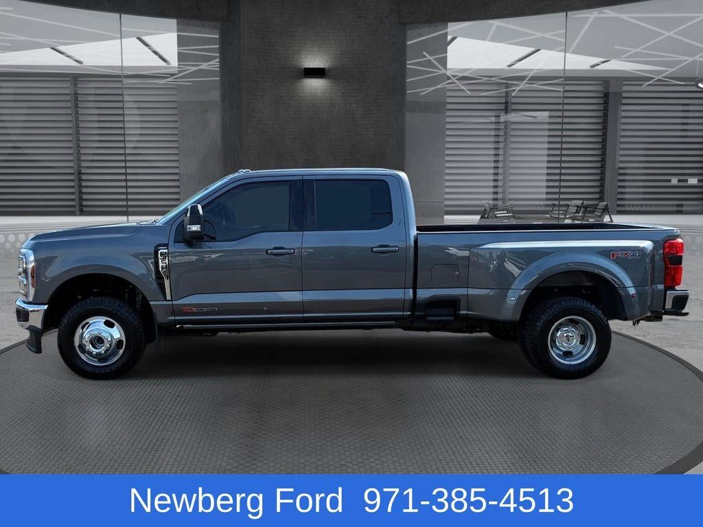 2025 Ford Super Duty F-350 DRW LARIAT 4WD Crew Cab 8' Box