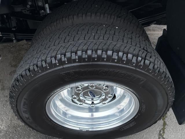 2025 Ford Super Duty F-350 DRW Platinum 4WD Crew Cab 8' Box