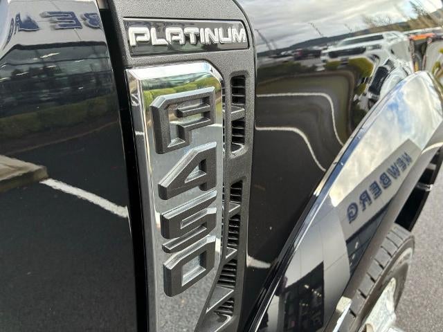 2024 Ford Super Duty F-450 DRW Platinum 4WD Crew Cab 8' Box