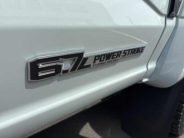 2025 Ford Super Duty F-450 DRW Platinum 4WD Crew Cab 8' Box