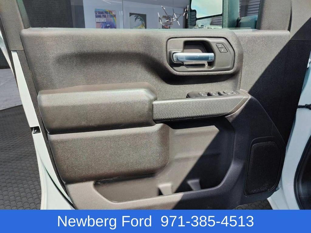 2025 GMC Sierra 3500 HD CC 4WD Crew Cab 177" WB, 60" CA Pro