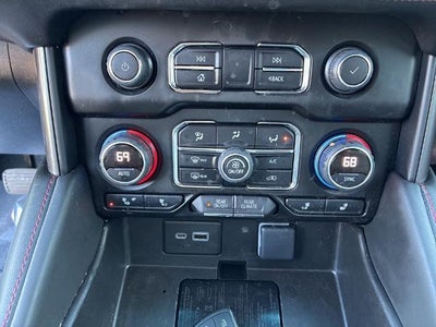 2022 Chevrolet Suburban 4WD RST