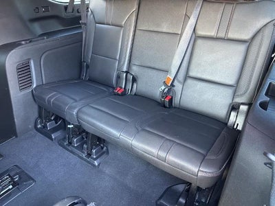 2022 Chevrolet Suburban 4WD RST