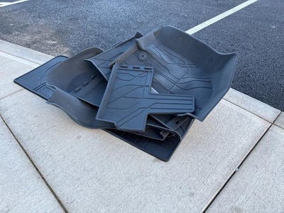 2022 Chevrolet Suburban 4WD RST