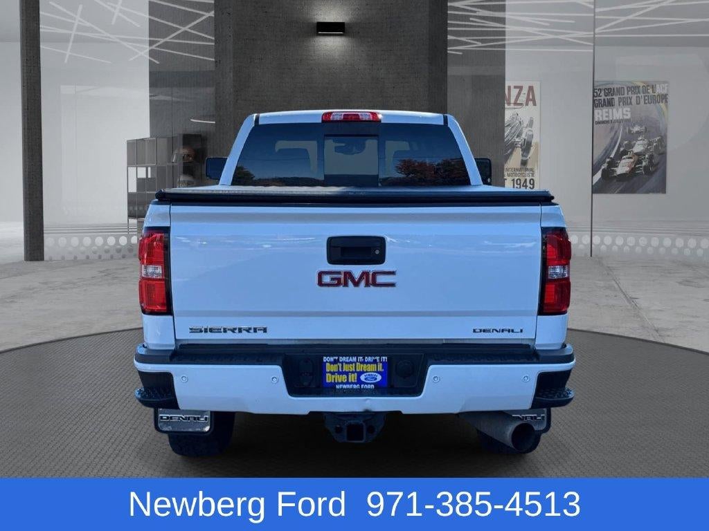 2017 GMC Sierra 2500 HD Crew Cab Standard Box 4-Wheel Drive Denali