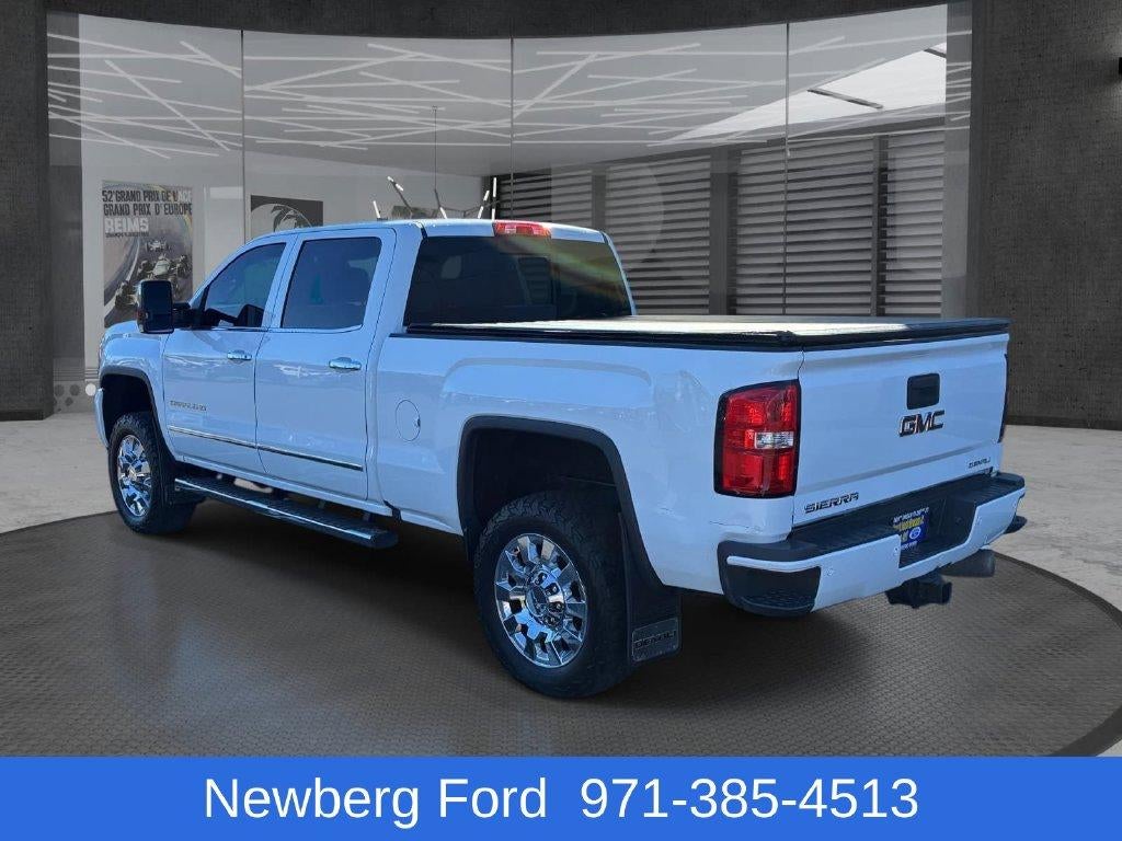 2017 GMC Sierra 2500 HD Crew Cab Standard Box 4-Wheel Drive Denali