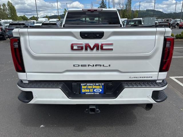 2025 GMC Sierra 3500HD Crew Cab Long Box 4-Wheel Drive Denali
