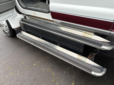 2008 Ford Super Duty F-650 Straight Frame Crew Cab XL