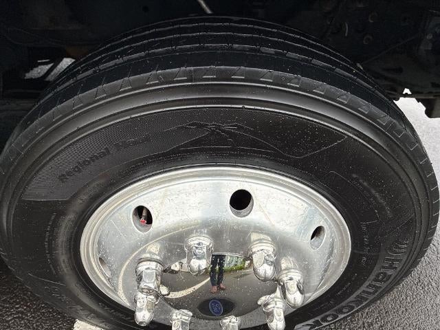 2008 Ford Super Duty F-650 Straight Frame Crew Cab XL