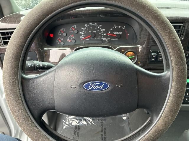 2008 Ford Super Duty F-650 Straight Frame Crew Cab XL
