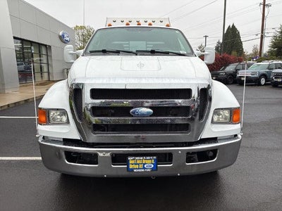 2008 Ford Super Duty F-650 Straight Frame Crew Cab XL