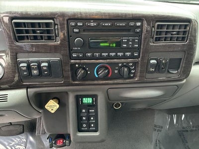 2008 Ford Super Duty F-650 Straight Frame Crew Cab XL