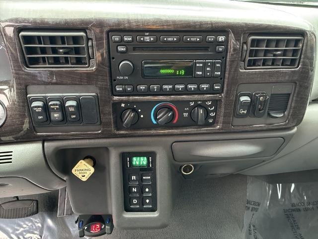 2008 Ford Super Duty F-650 Straight Frame Crew Cab XL