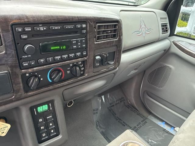 2008 Ford Super Duty F-650 Straight Frame Crew Cab XL