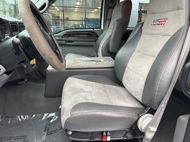 2008 Ford Super Duty F-650 Straight Frame Crew Cab XL
