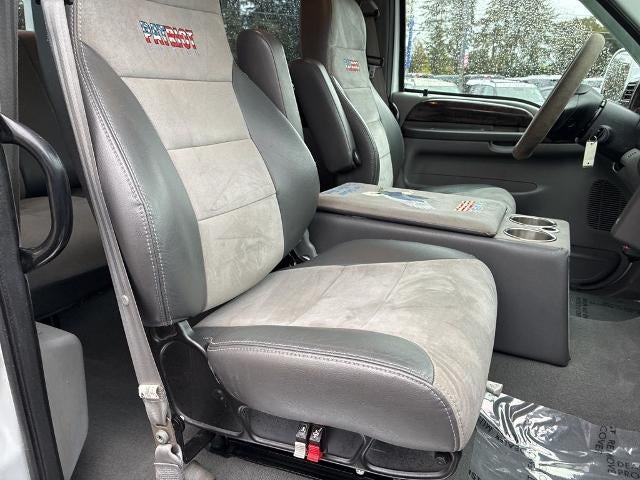 2008 Ford Super Duty F-650 Straight Frame Crew Cab XL