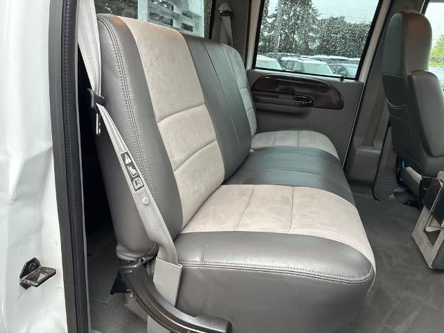 2008 Ford Super Duty F-650 Straight Frame Crew Cab XL