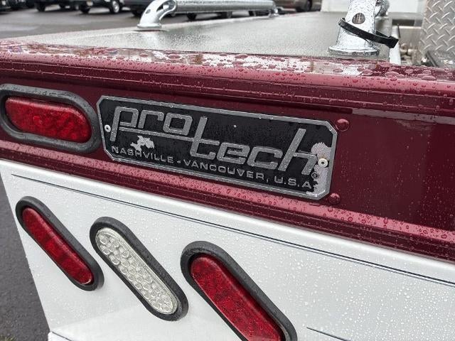 2008 Ford Super Duty F-650 Straight Frame Crew Cab XL