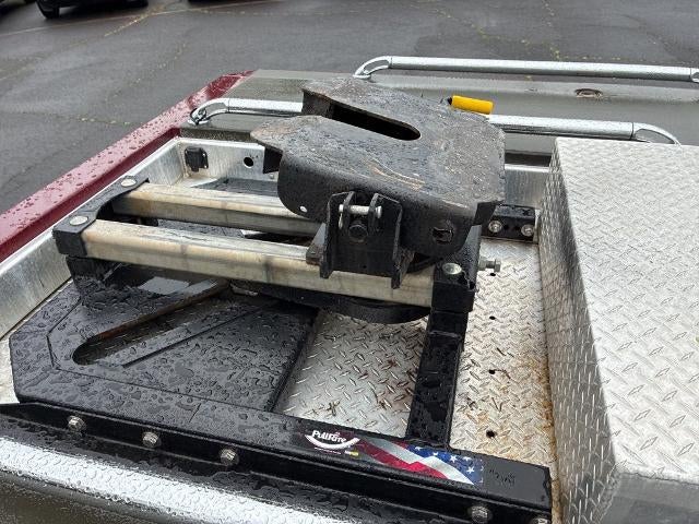 2008 Ford Super Duty F-650 Straight Frame Crew Cab XL
